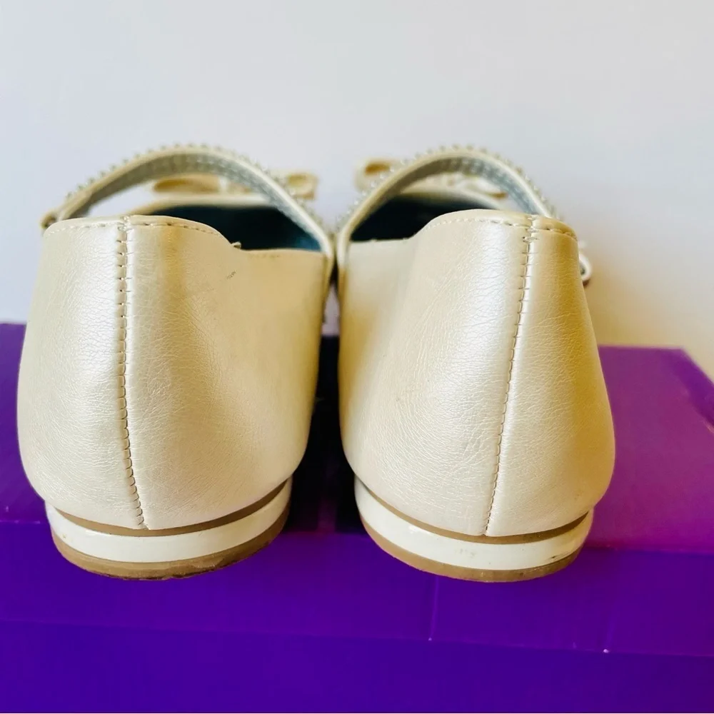 Gwen and Zoe Cream Kids Shoes with Bow Size 3
